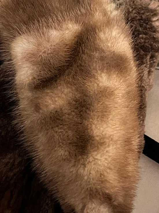 Real Fur Luxurious Vintage Fur Coat – Classic & Elegant - Picture 6 of 15